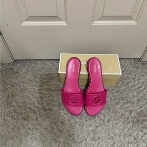 Michael Kors brand new pink Deanna Cut Out Slider